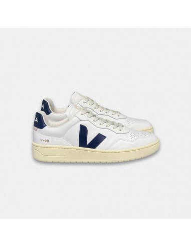 Veja Women's V-90 Leather Extra White Nautico brillant des détails fins